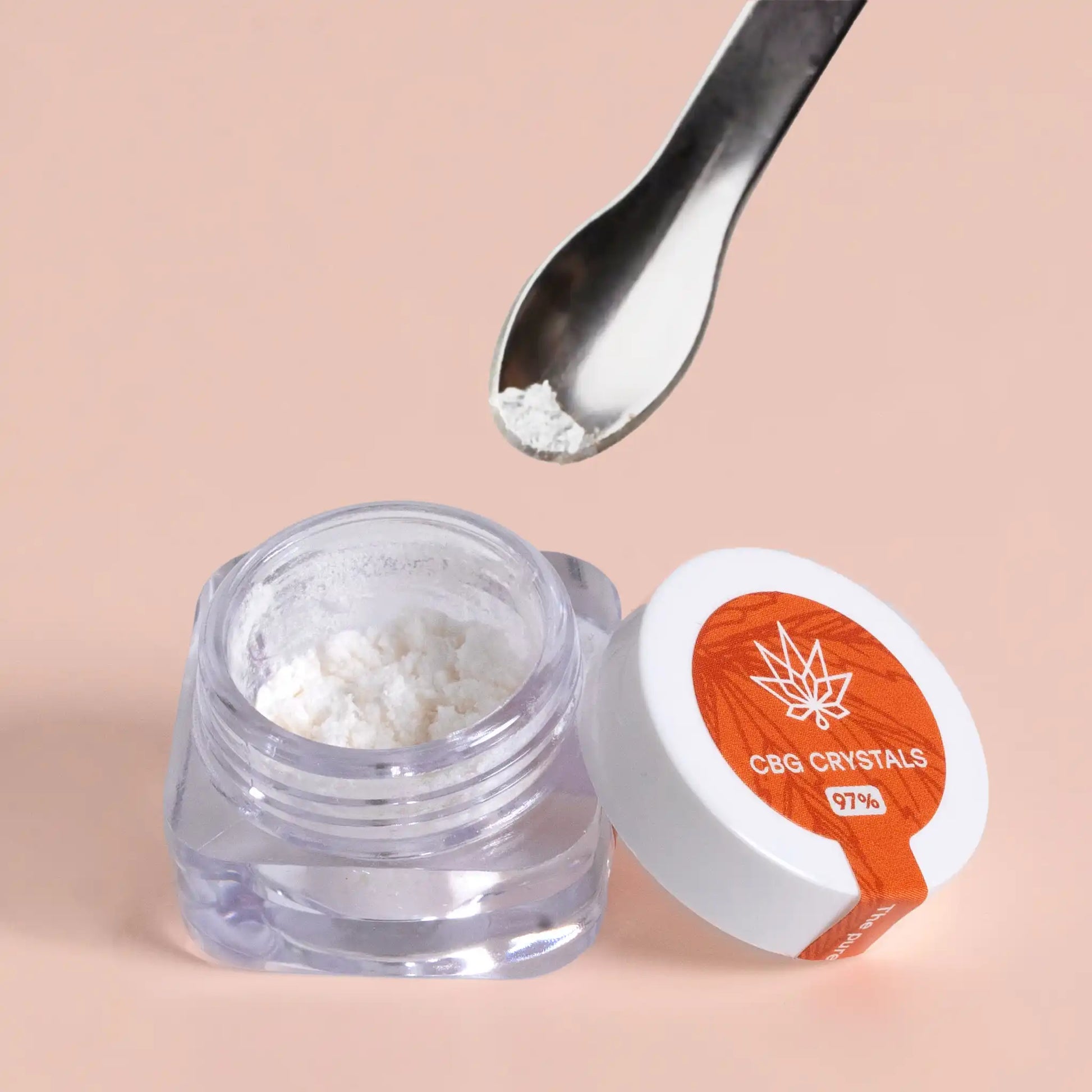 Krystallerne tages med en ske.