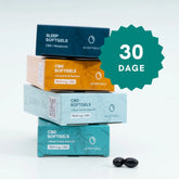 Stakke af CBD-softgelbokse i farverne blå, orange, lyseblå og teal med to sorte softgels ved siden af og en stor 30 DAGE-badge
