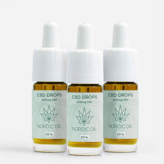 Tre CBD-drops i amberfarvede glasflasker med dropper fra Nordic Oil, 2000 mg CBD.
