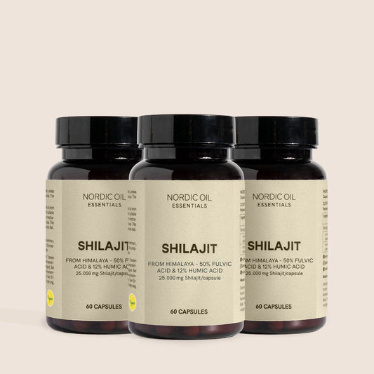 Tre mørkebrune glasflasker med Shilajit-kapsler fra Nordic Oil Essentials