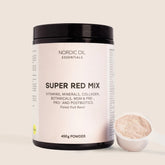 Nordic Oil Essentials Super Red Mix pulver i mørk krukke med måleske ved siden af