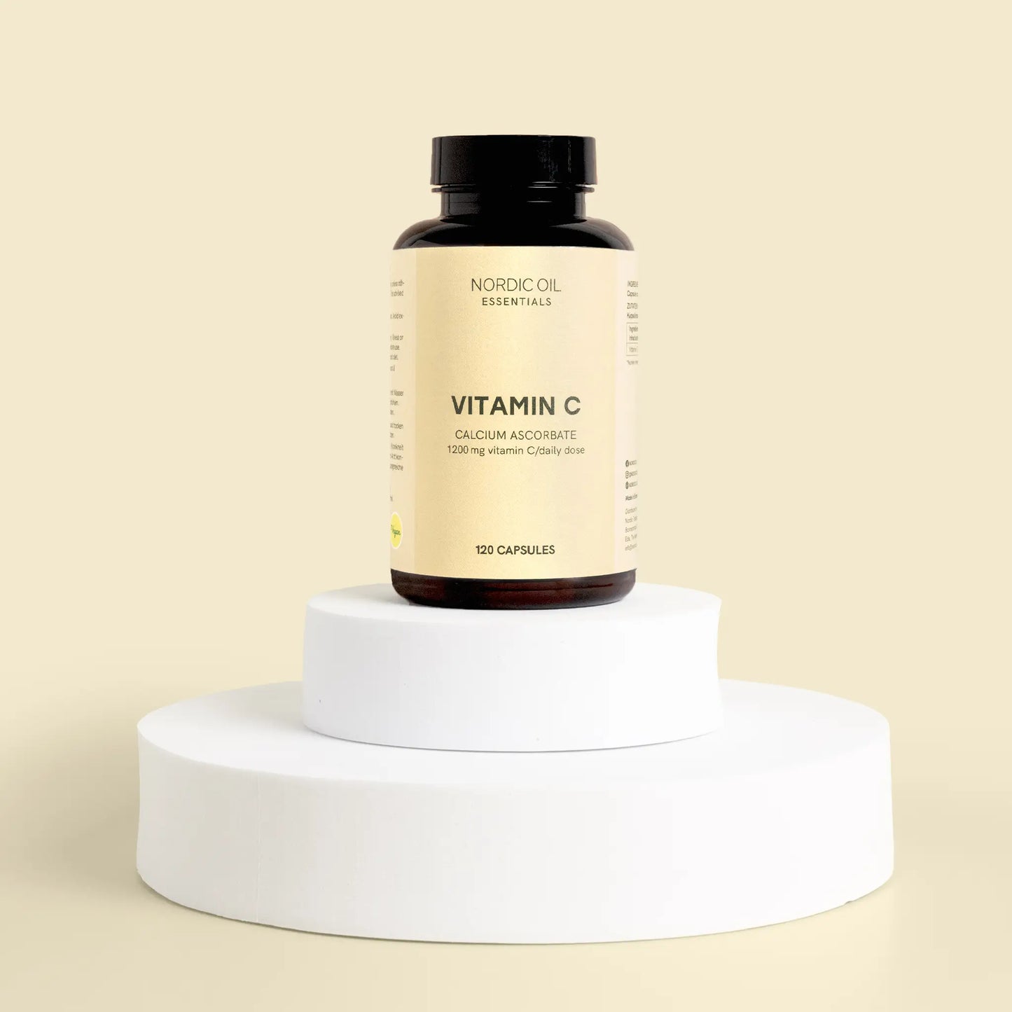 en pakke Nordic Oil C-vitamin-kapsler står på bordet